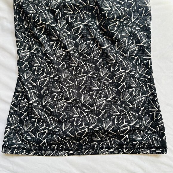 Low Eight Tank Top Built in Bra Active Wear Black & White Tank Size S - Picture 3 of 7
